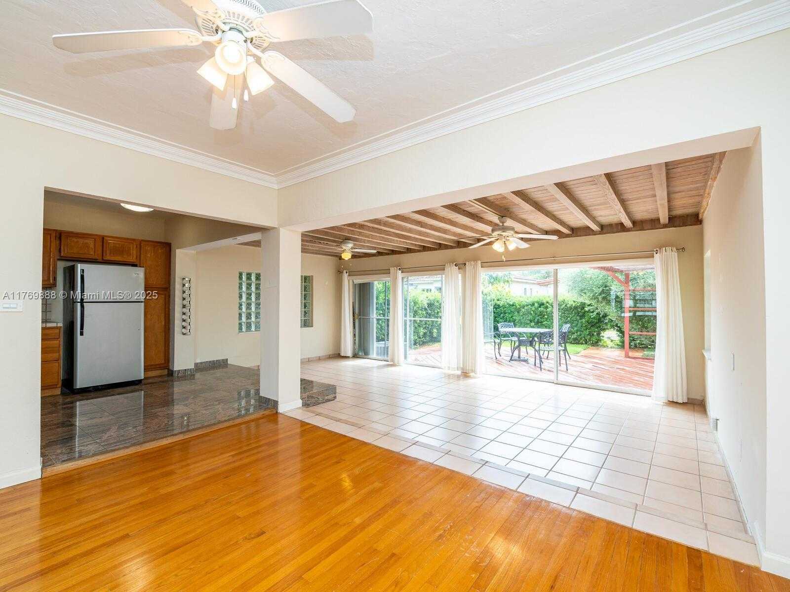 Small Image of 9441 BYRON AVE, Surfside Number 20