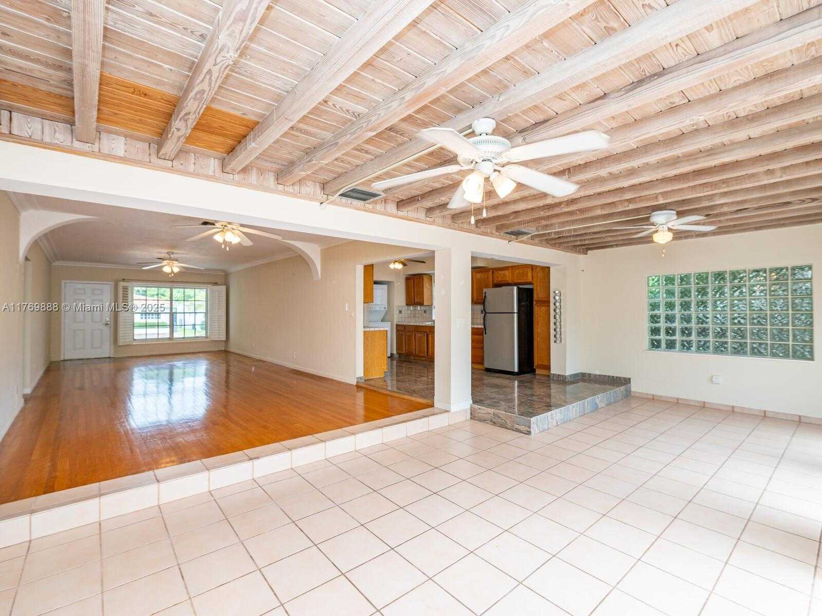 Small Image of 9441 BYRON AVE, Surfside Number 23