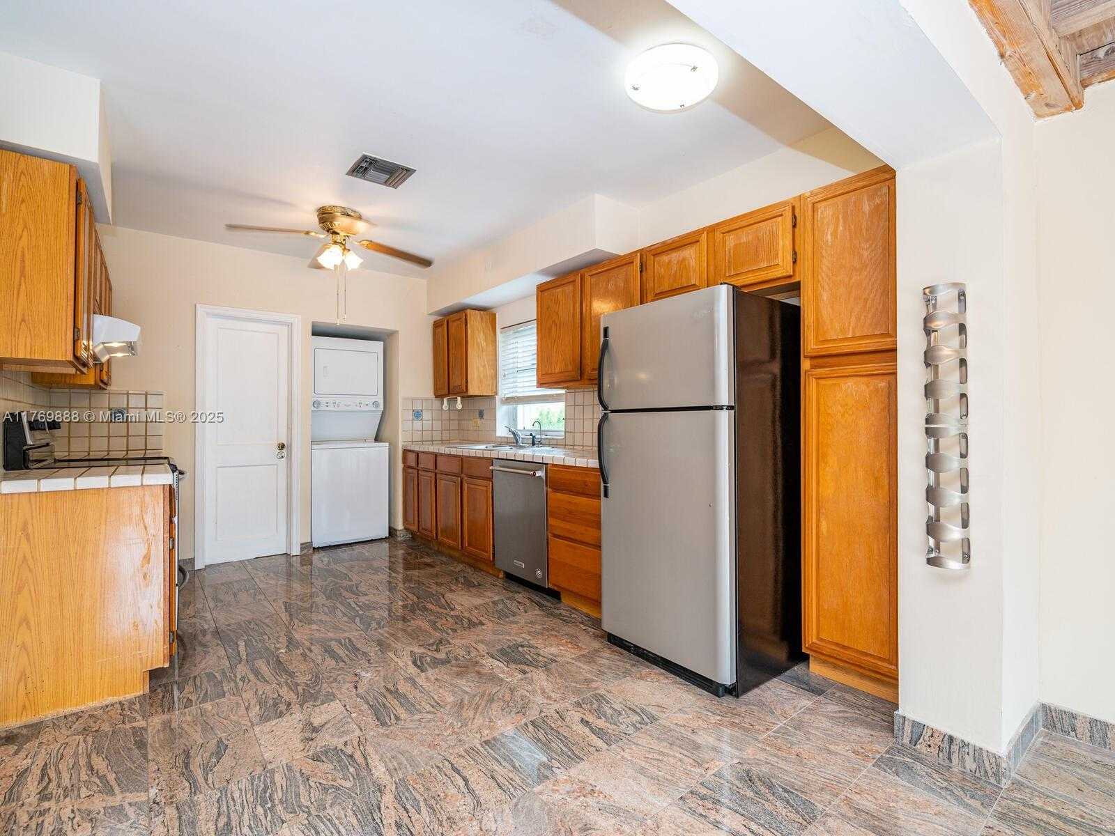 Small Image of 9441 BYRON AVE, Surfside Number 26