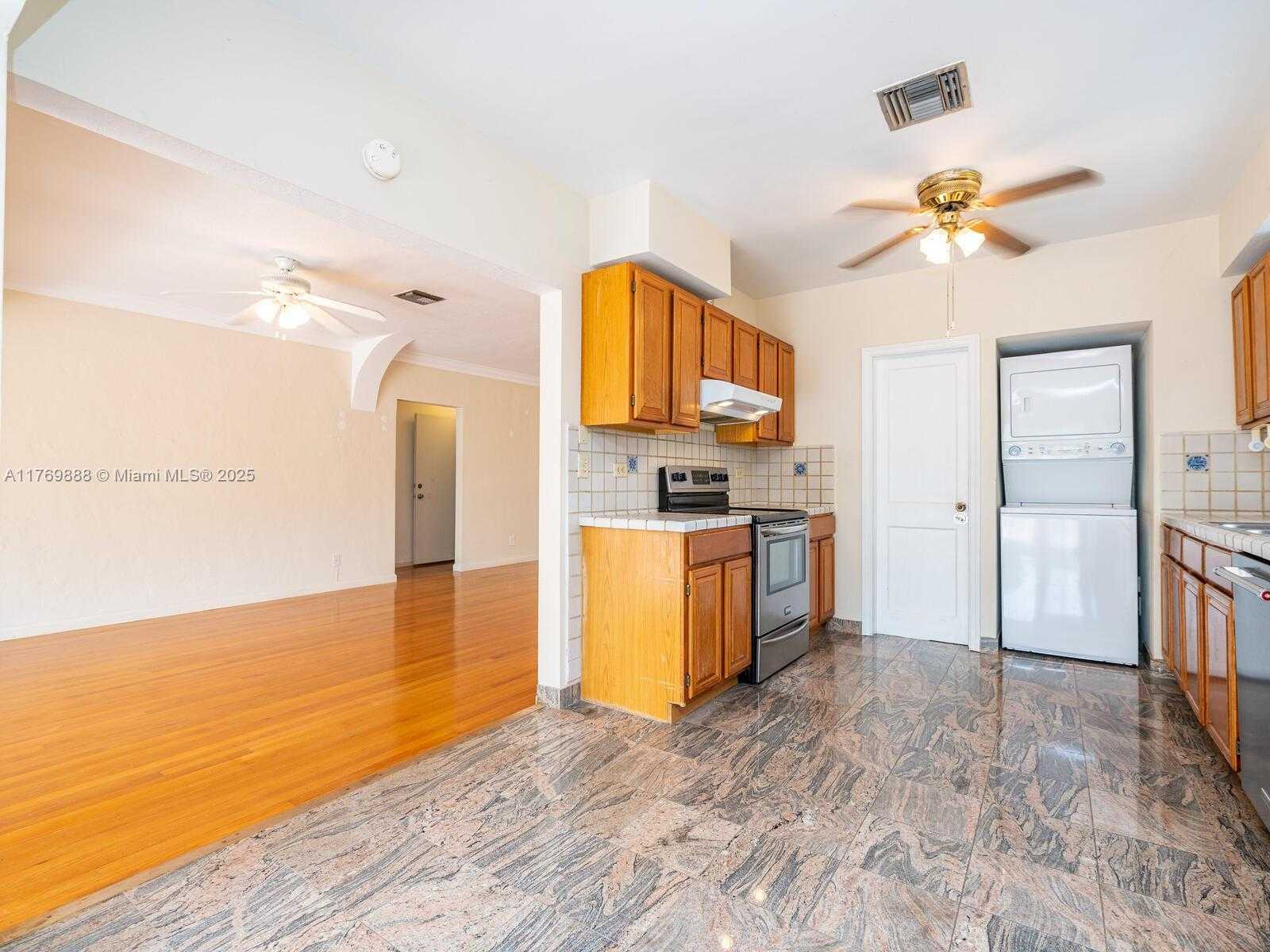 Small Image of 9441 BYRON AVE, Surfside Number 27