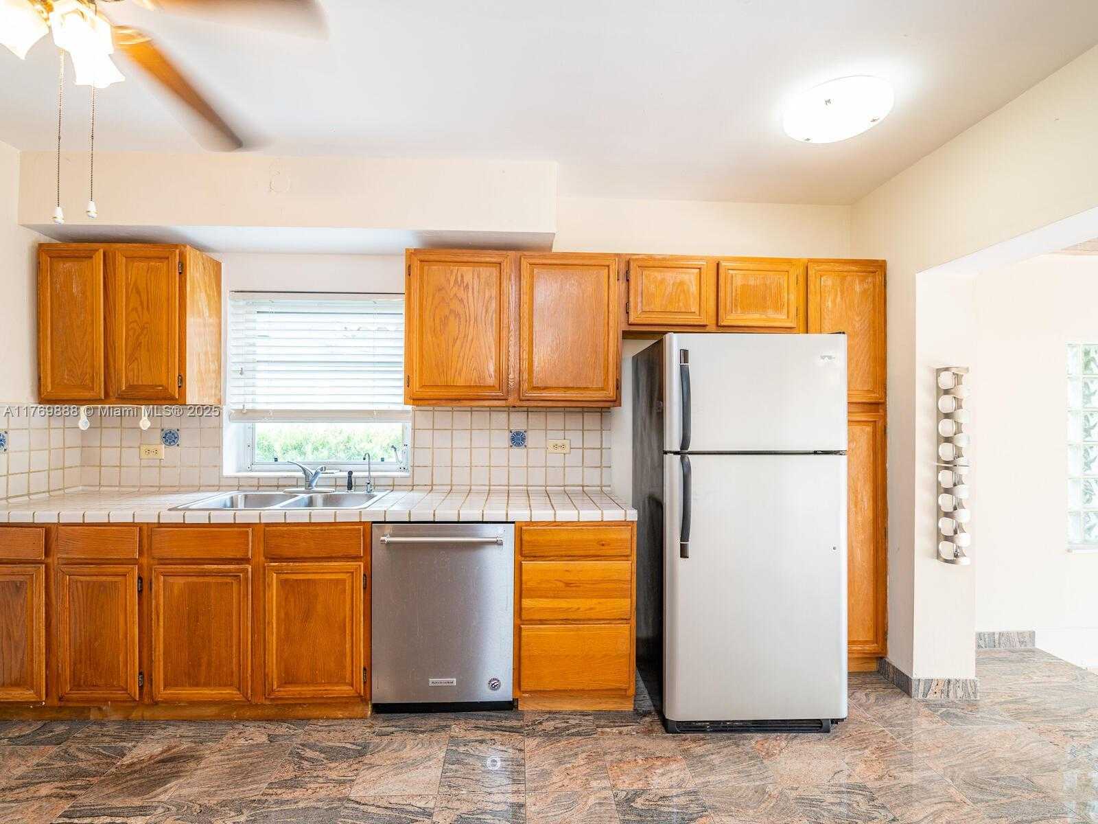 Small Image of 9441 BYRON AVE, Surfside Number 28