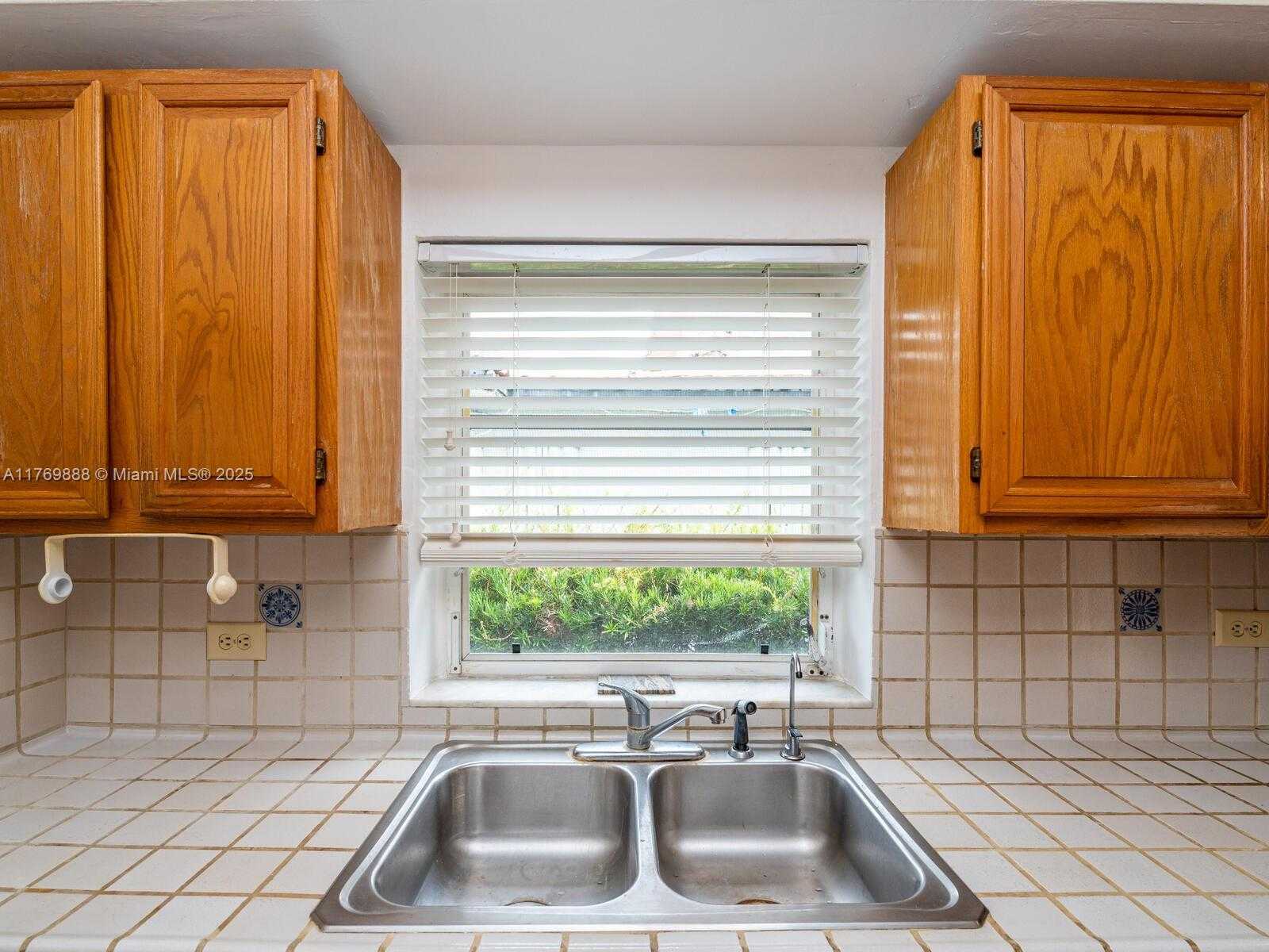 Small Image of 9441 BYRON AVE, Surfside Number 29