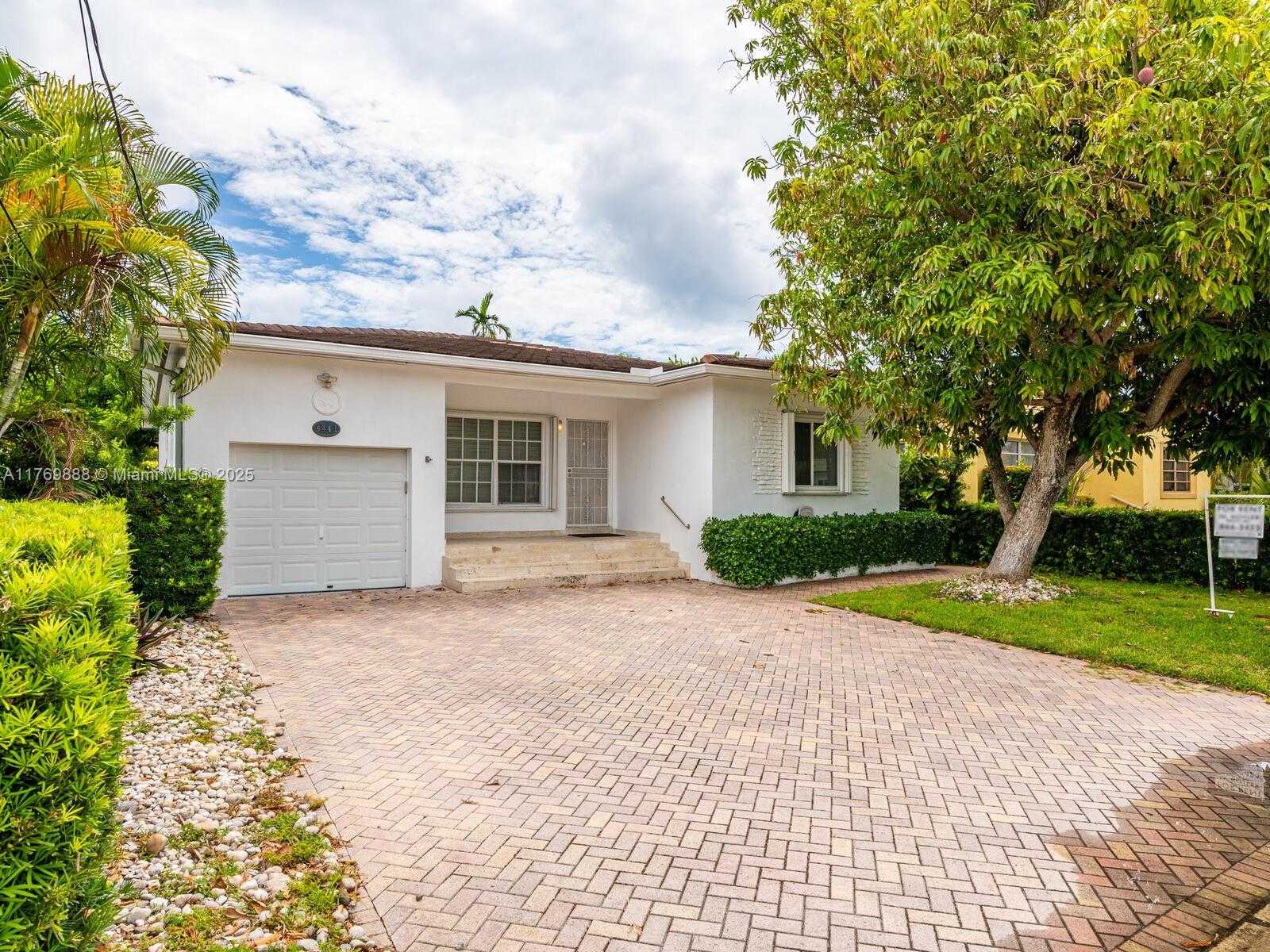 Small Image of 9441 BYRON AVE, Surfside Number 3