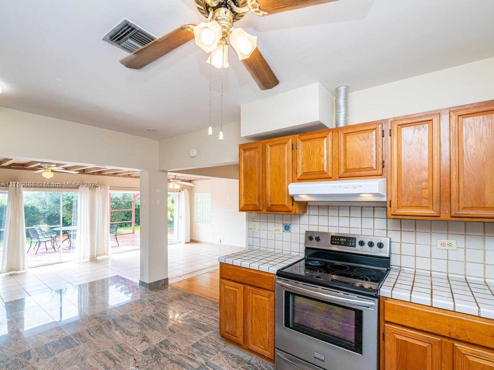 Small Image of 9441 BYRON AVE, Surfside Number 30