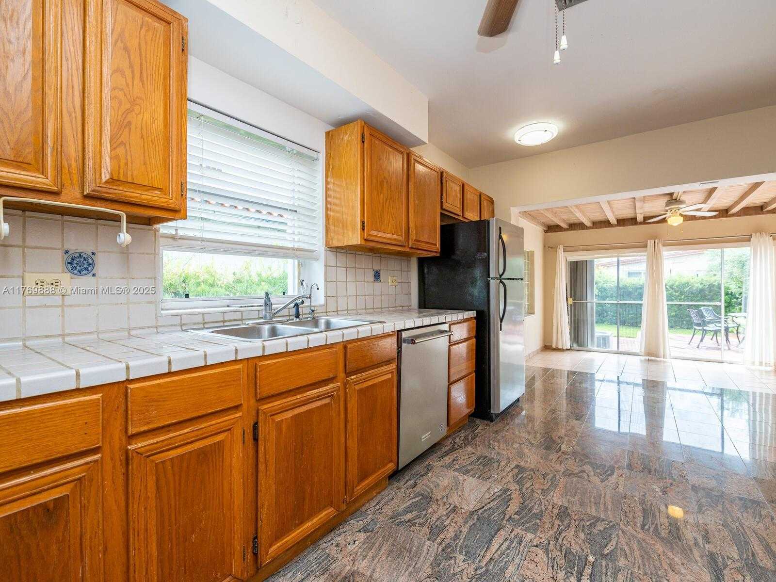 Small Image of 9441 BYRON AVE, Surfside Number 32