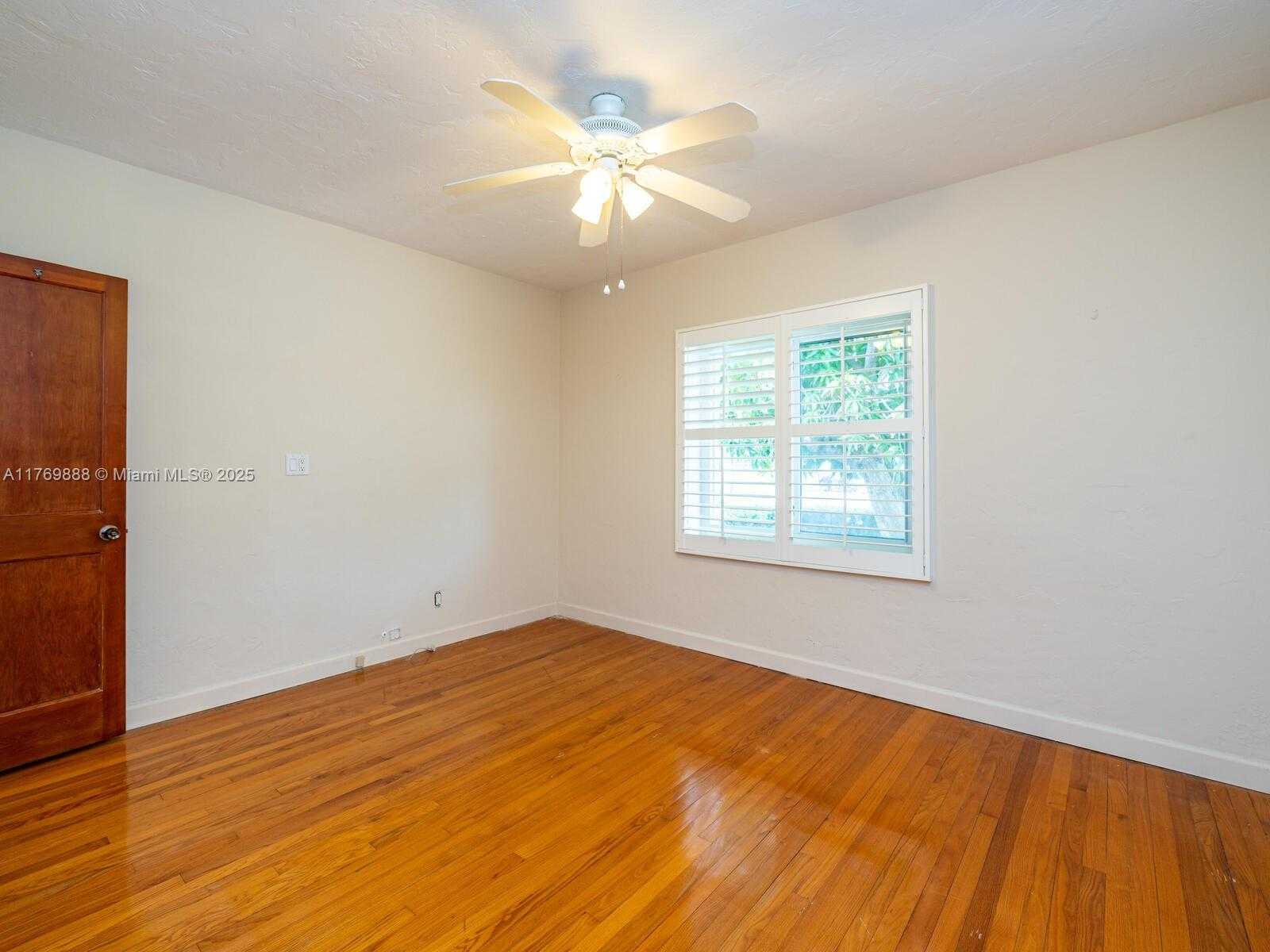 Small Image of 9441 BYRON AVE, Surfside Number 35