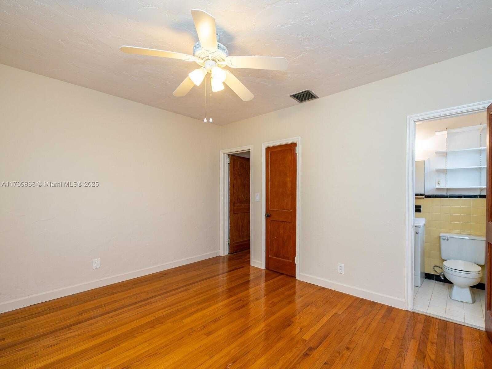 Small Image of 9441 BYRON AVE, Surfside Number 36