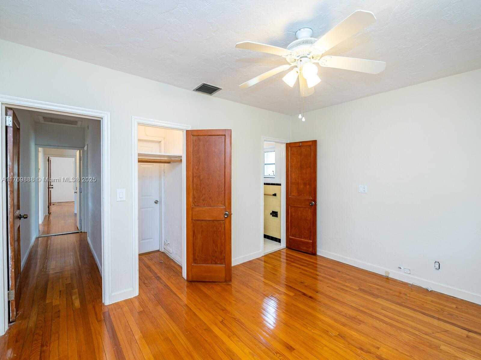 Small Image of 9441 BYRON AVE, Surfside Number 39