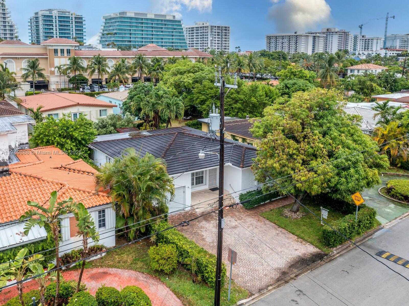 Small Image of 9441 BYRON AVE, Surfside Number 4