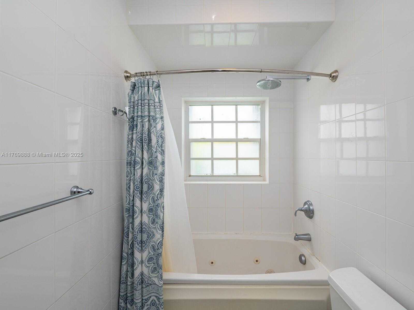 Small Image of 9441 BYRON AVE, Surfside Number 41