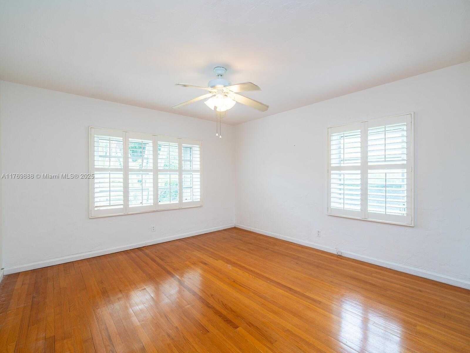 Small Image of 9441 BYRON AVE, Surfside Number 42