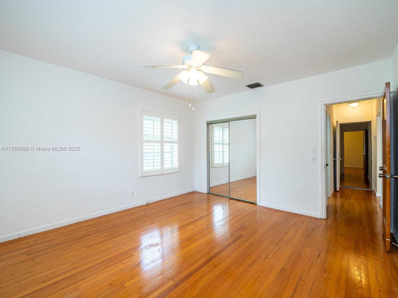 Small Image of 9441 BYRON AVE, Surfside Number 43