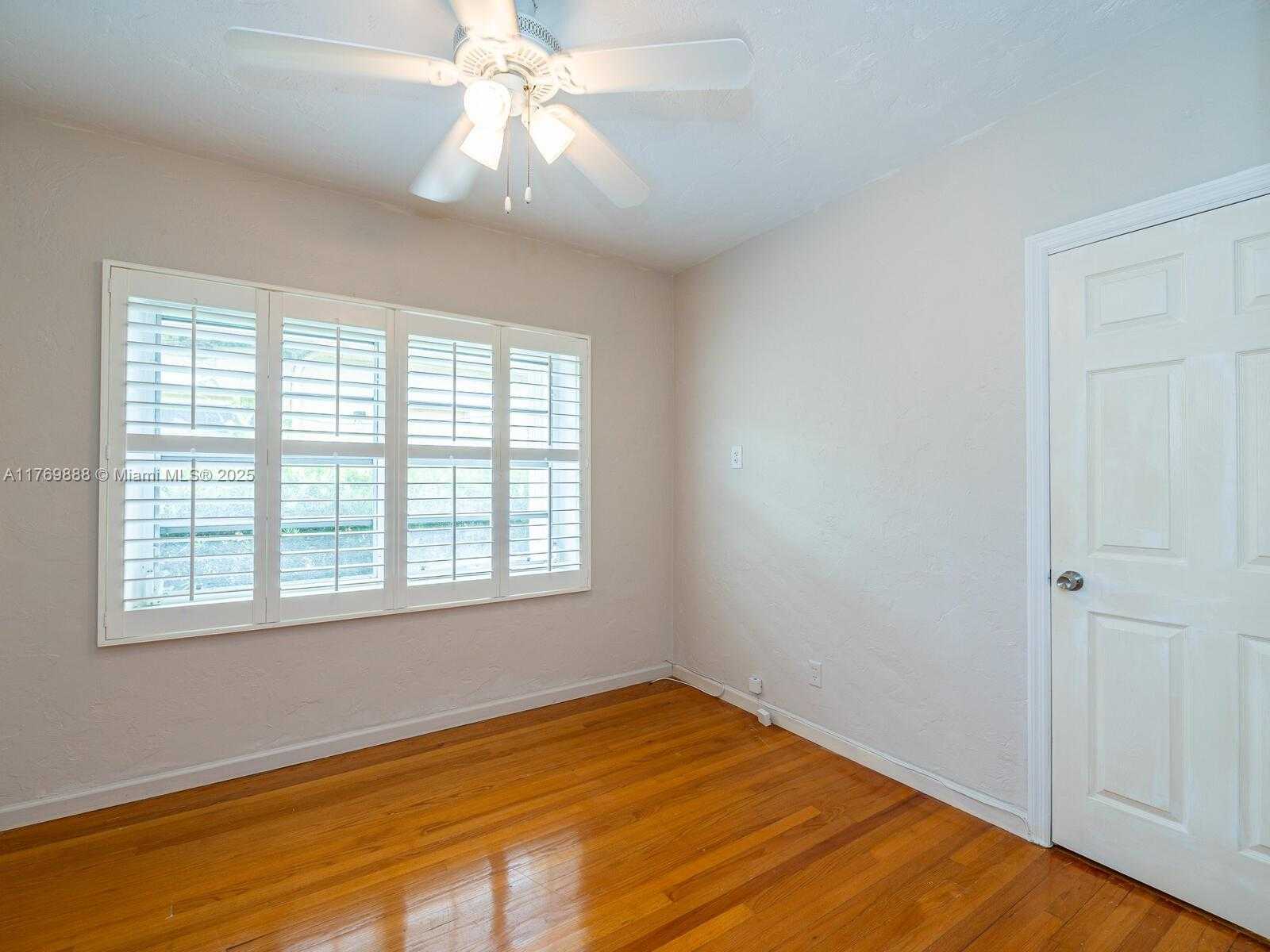 Small Image of 9441 BYRON AVE, Surfside Number 44