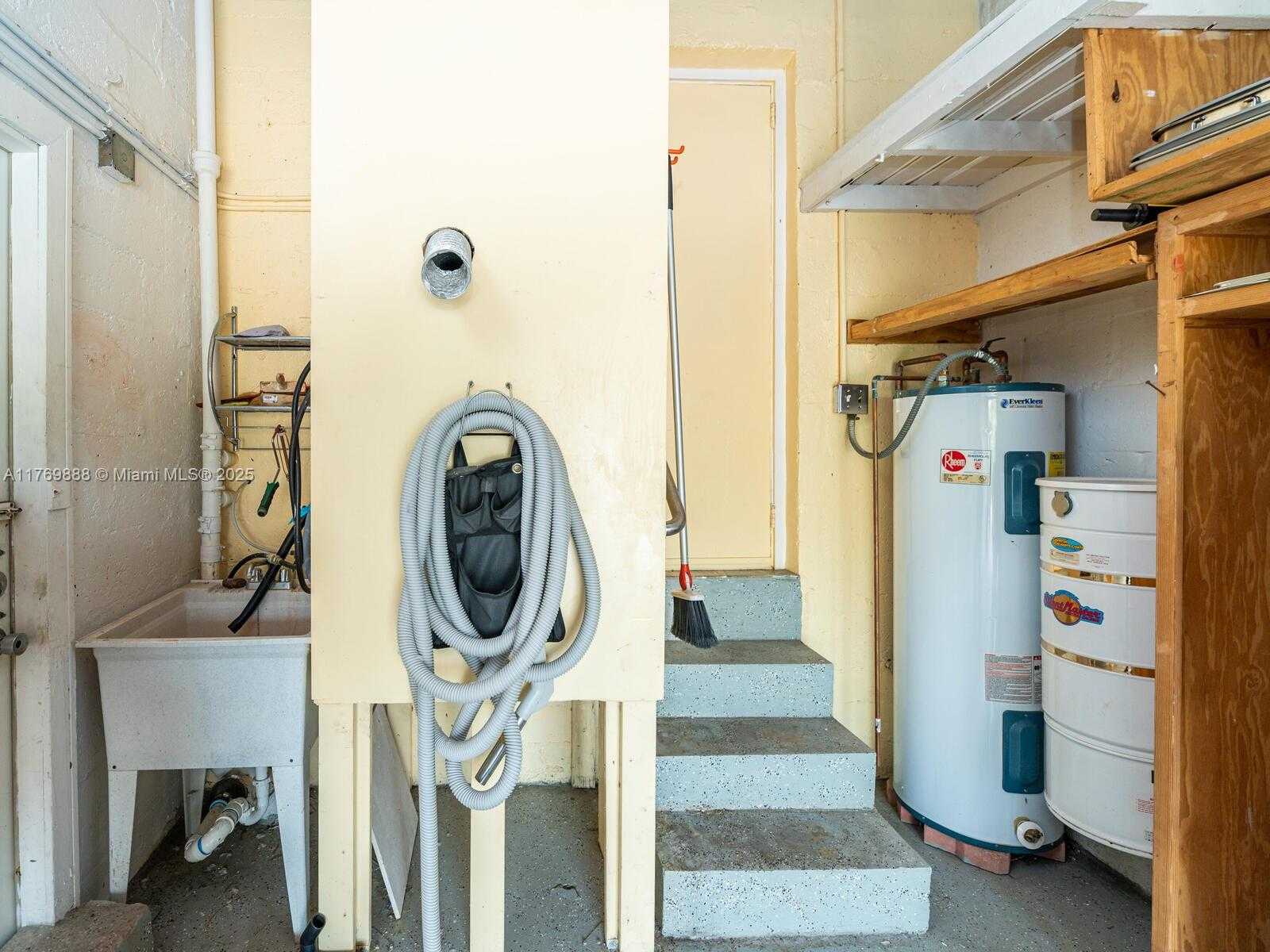 Small Image of 9441 BYRON AVE, Surfside Number 54