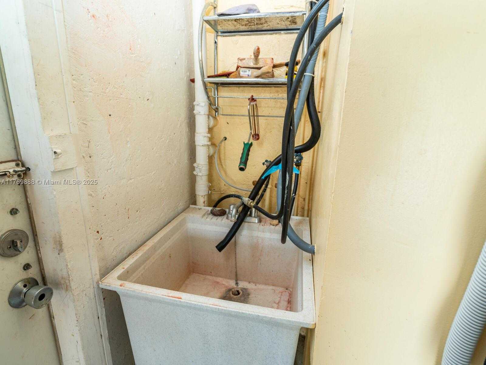 Small Image of 9441 BYRON AVE, Surfside Number 55