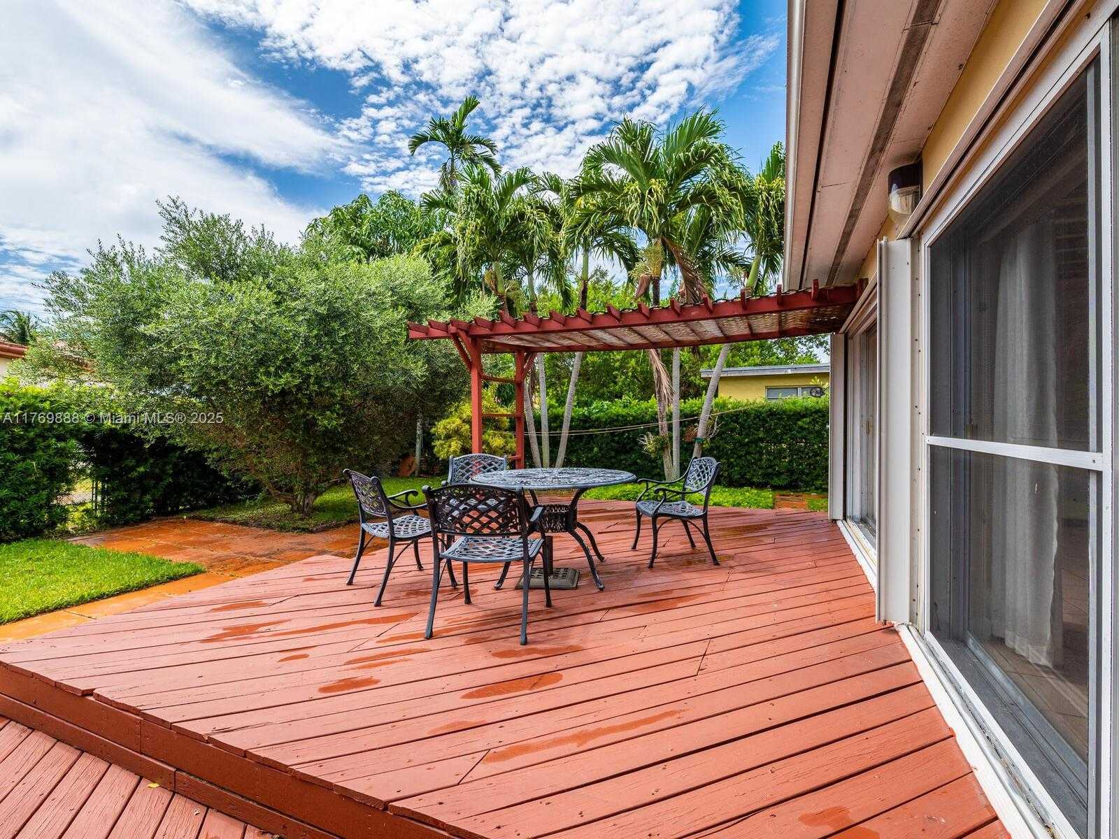 Small Image of 9441 BYRON AVE, Surfside Number 57