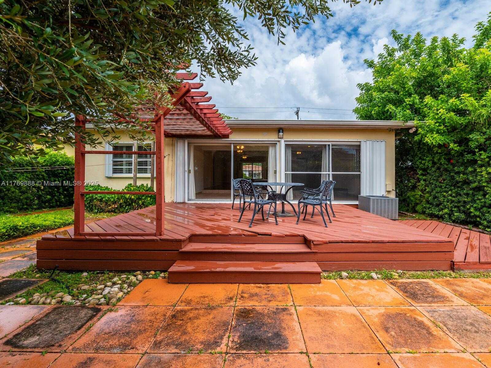 Small Image of 9441 BYRON AVE, Surfside Number 58