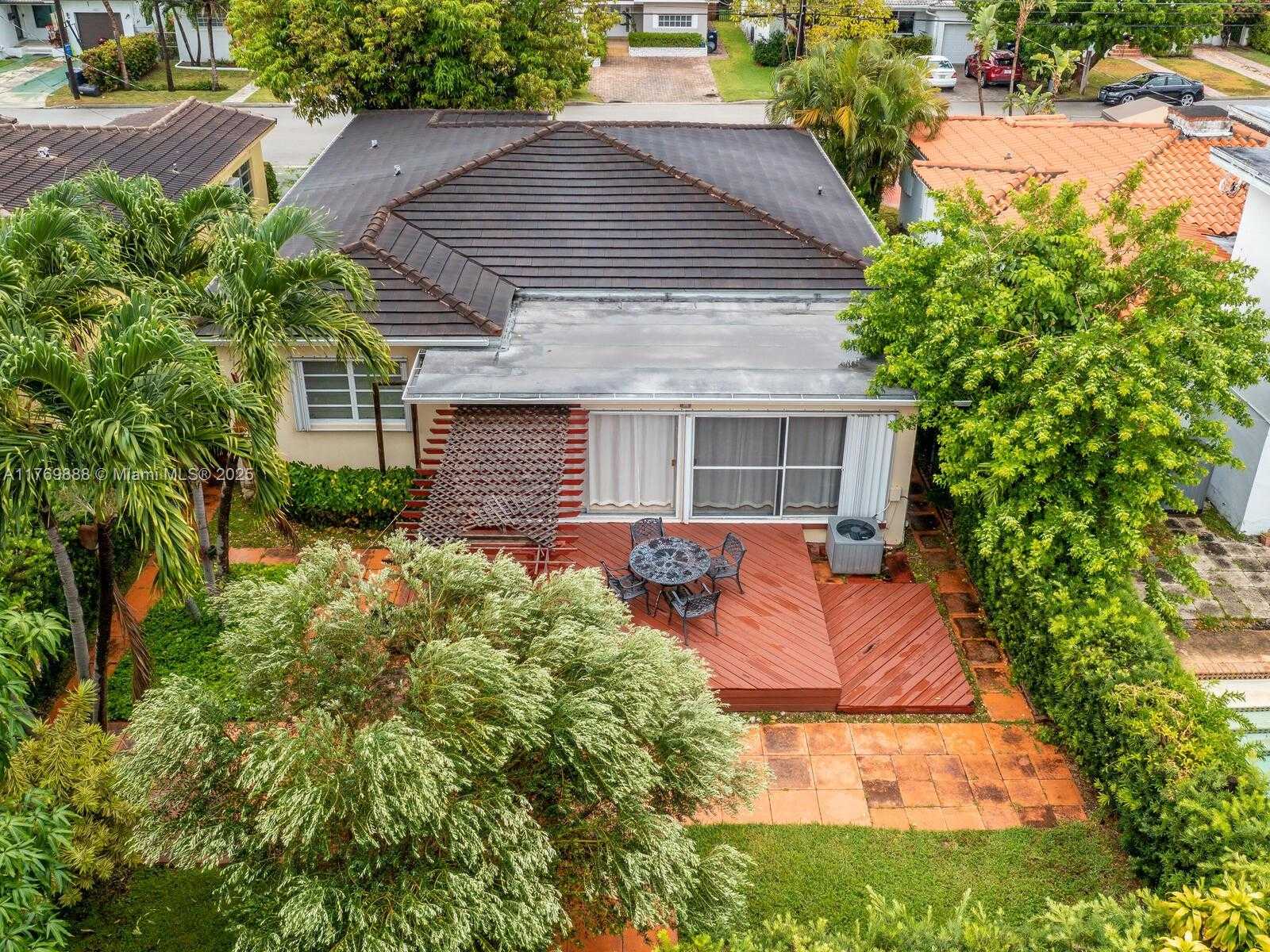 Small Image of 9441 BYRON AVE, Surfside Number 59