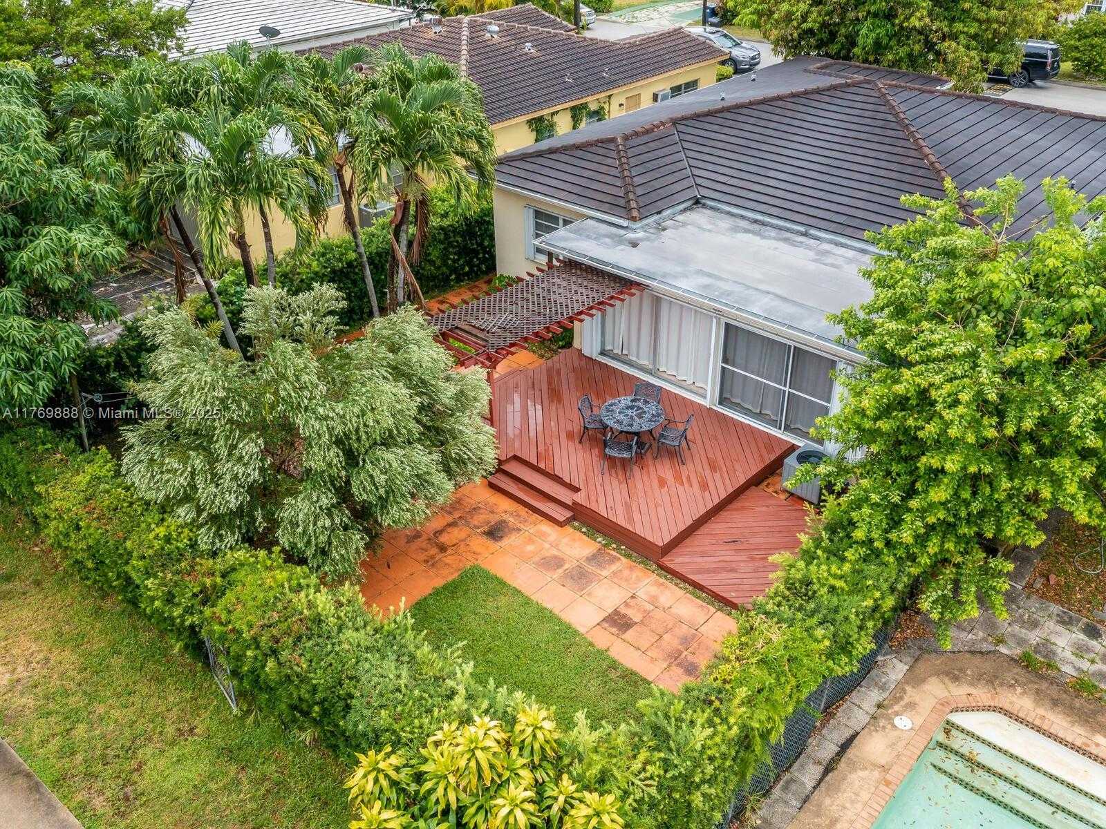 Small Image of 9441 BYRON AVE, Surfside Number 63