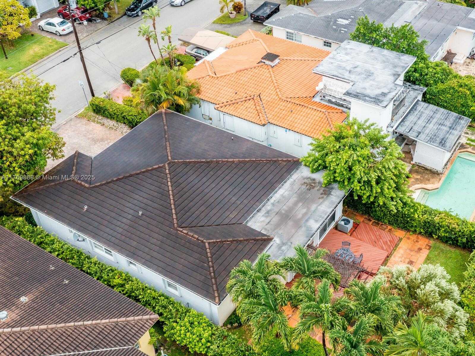 Small Image of 9441 BYRON AVE, Surfside Number 65