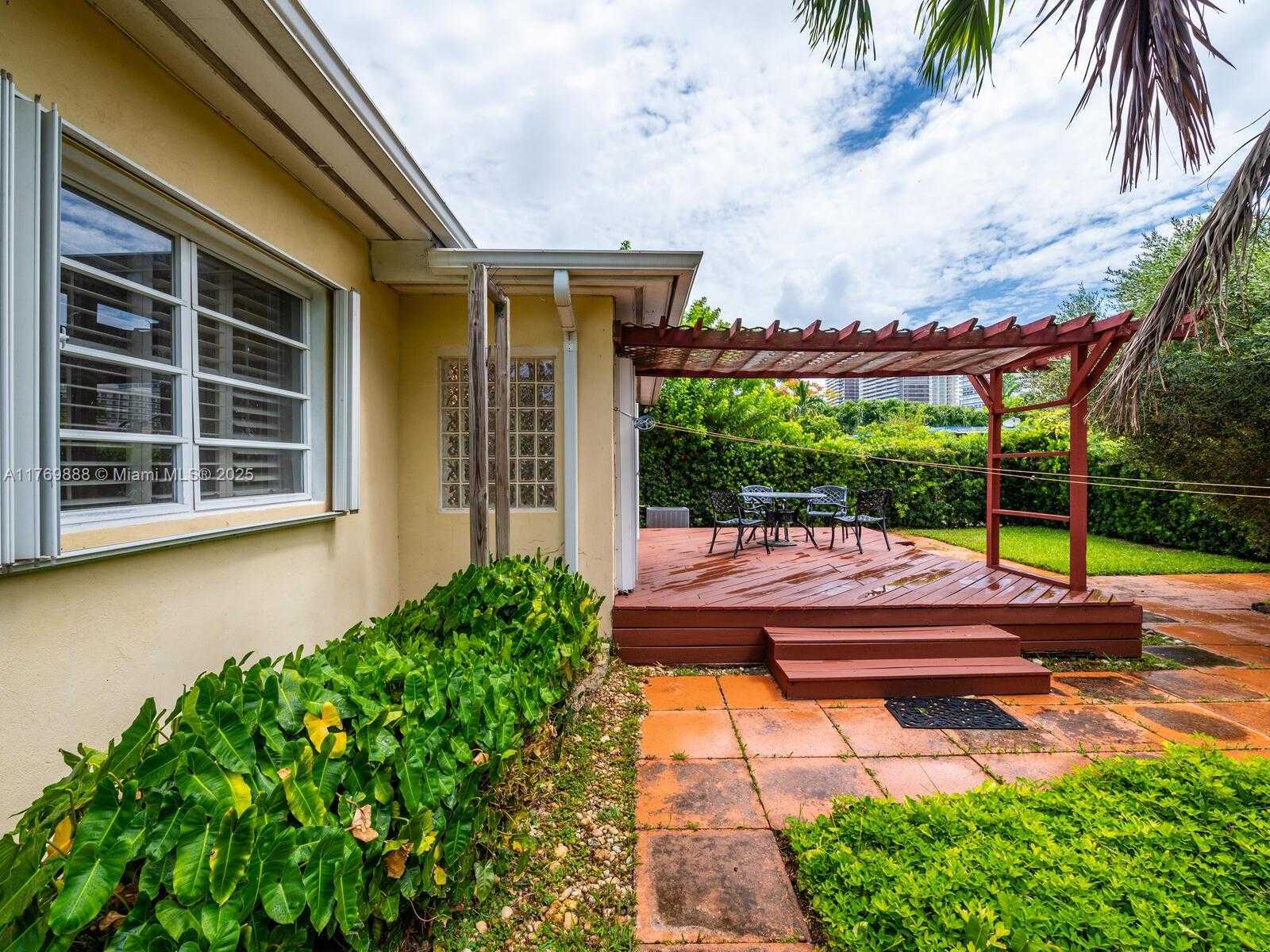 Small Image of 9441 BYRON AVE, Surfside Number 66