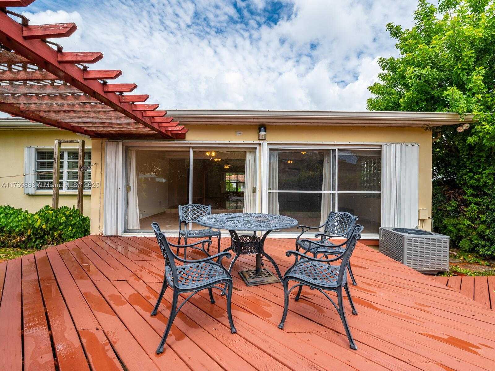 Small Image of 9441 BYRON AVE, Surfside Number 69