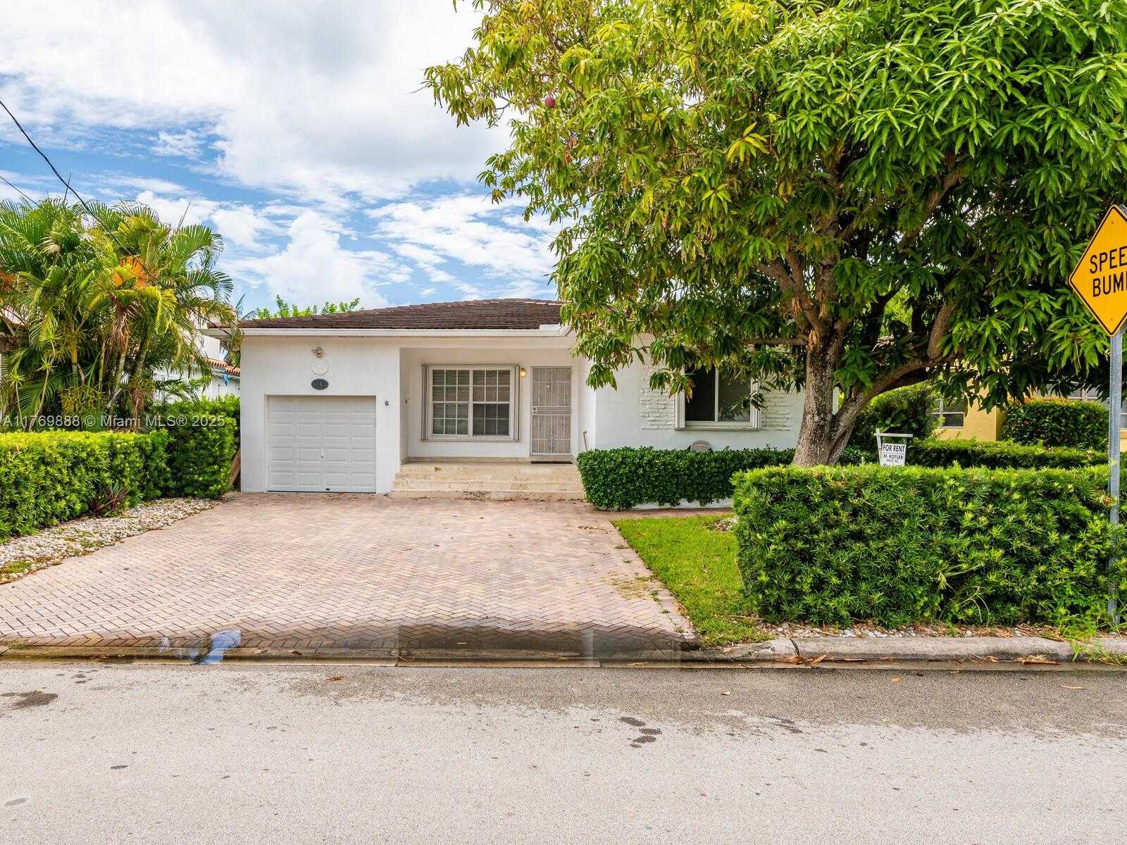 Small Image of 9441 BYRON AVE, Surfside Number 7