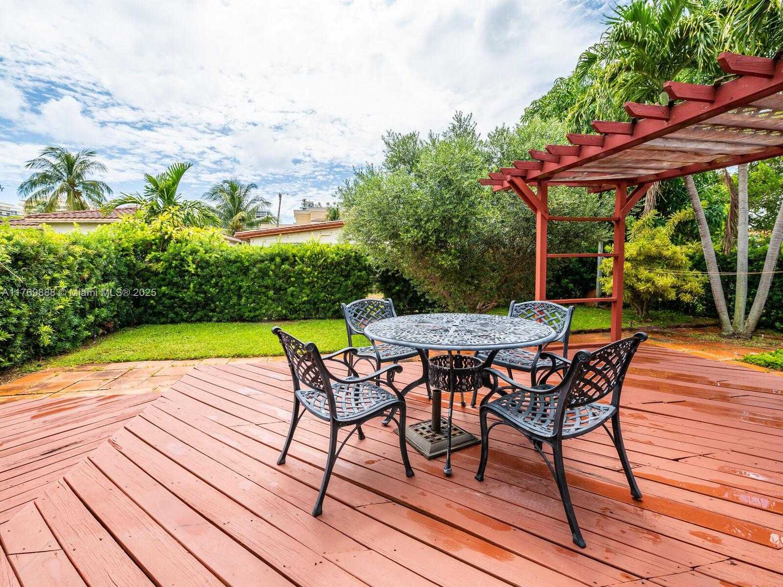 Small Image of 9441 BYRON AVE, Surfside Number 70