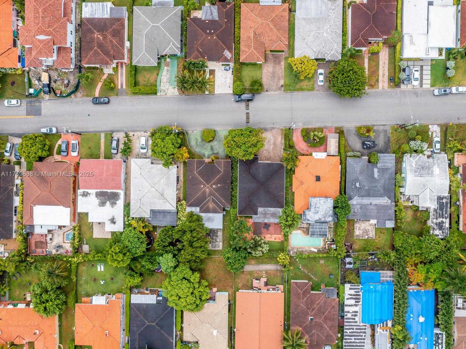 Small Image of 9441 BYRON AVE, Surfside Number 74