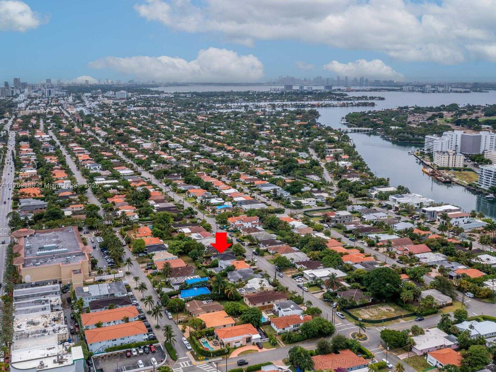 Small Image of 9441 BYRON AVE, Surfside Number 78