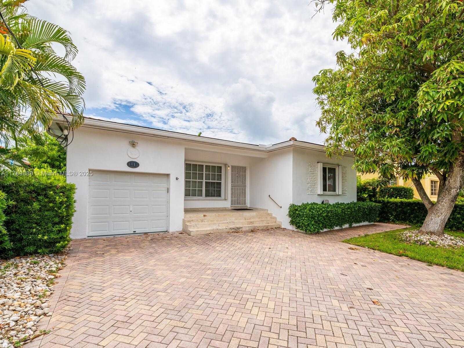 Small Image of 9441 BYRON AVE, Surfside Number 8