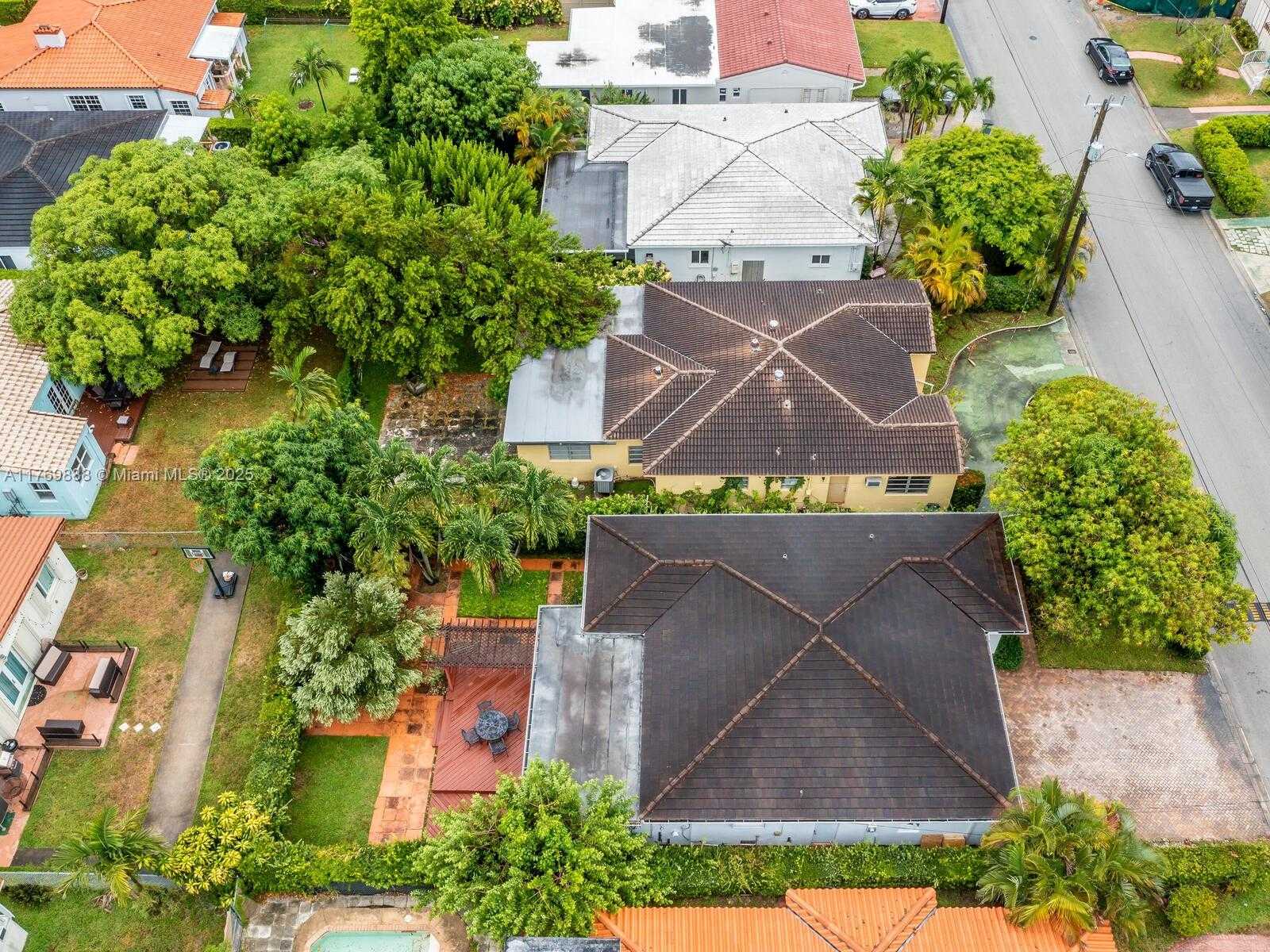 Small Image of 9441 BYRON AVE, Surfside Number 80