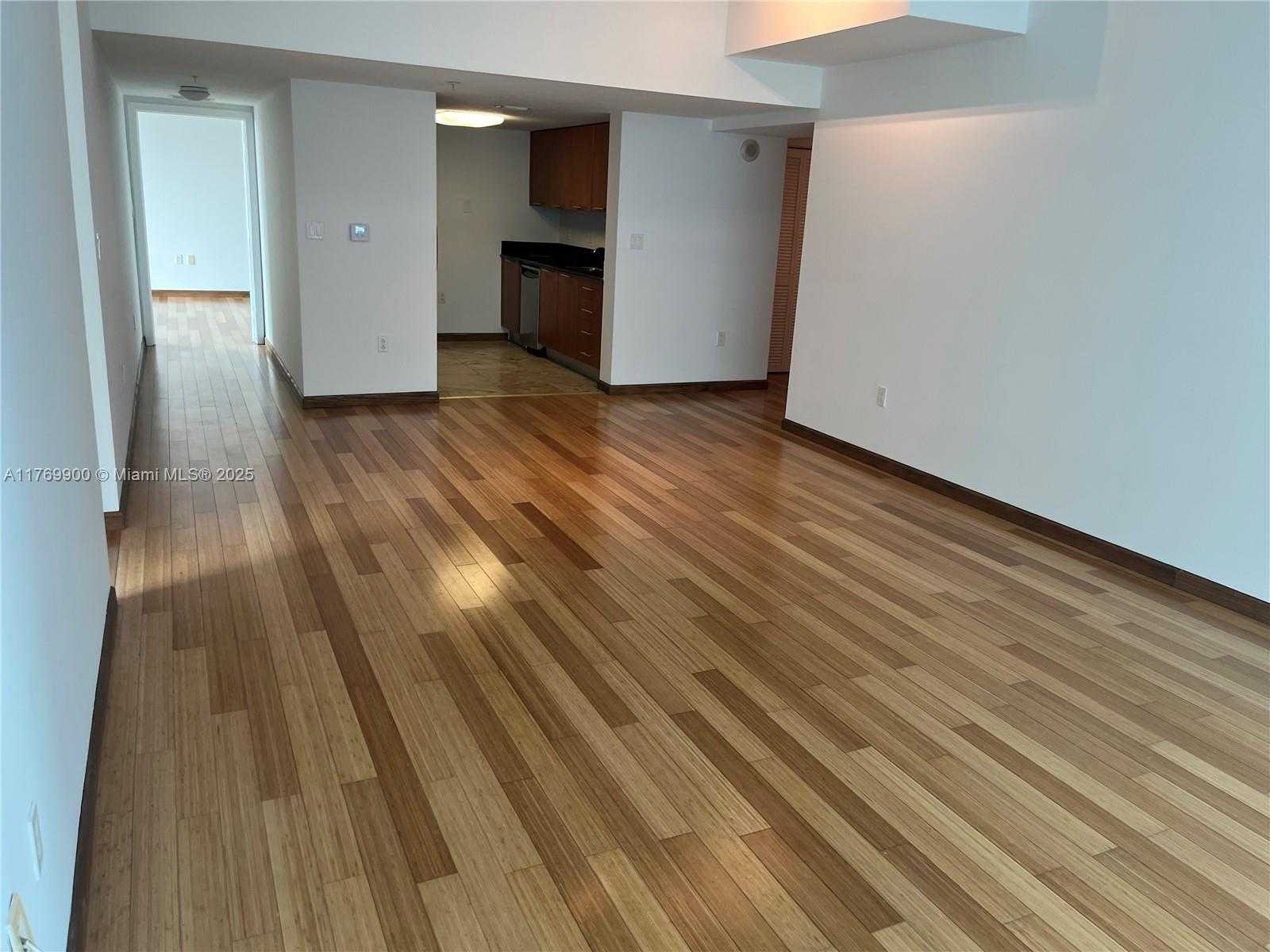 Small Image of 1800 NORTH BAYSHORE DR #915, Miami Number 10