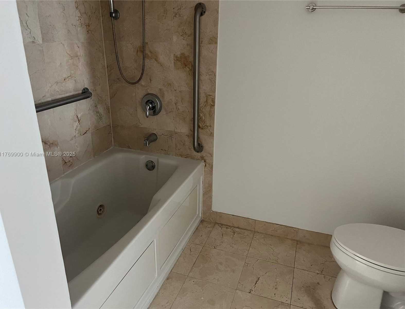 Small Image of 1800 NORTH BAYSHORE DR #915, Miami Number 16