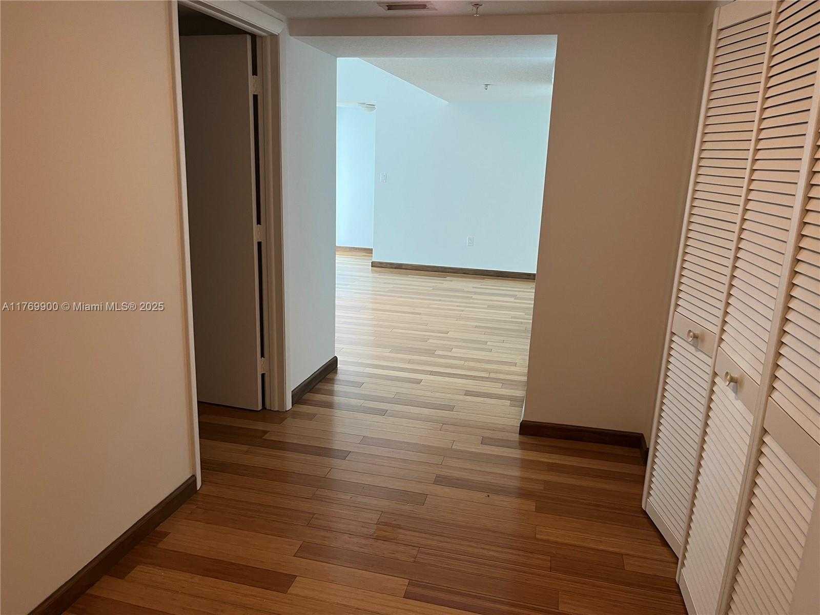 Small Image of 1800 NORTH BAYSHORE DR #915, Miami Number 2