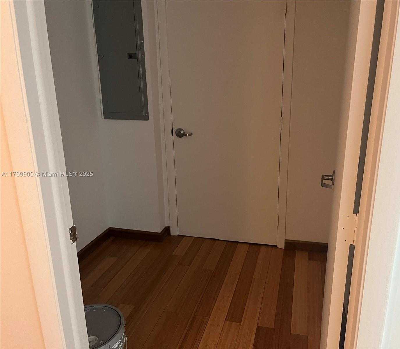 Small Image of 1800 NORTH BAYSHORE DR #915, Miami Number 3