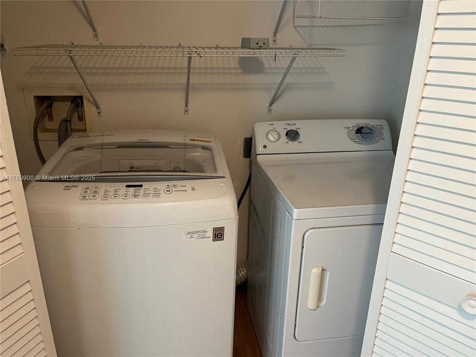 Small Image of 1800 NORTH BAYSHORE DR #915, Miami Number 4