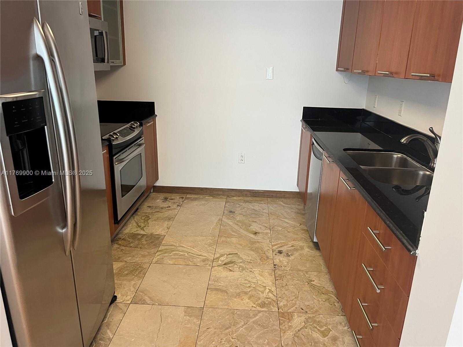 Small Image of 1800 NORTH BAYSHORE DR #915, Miami Number 6
