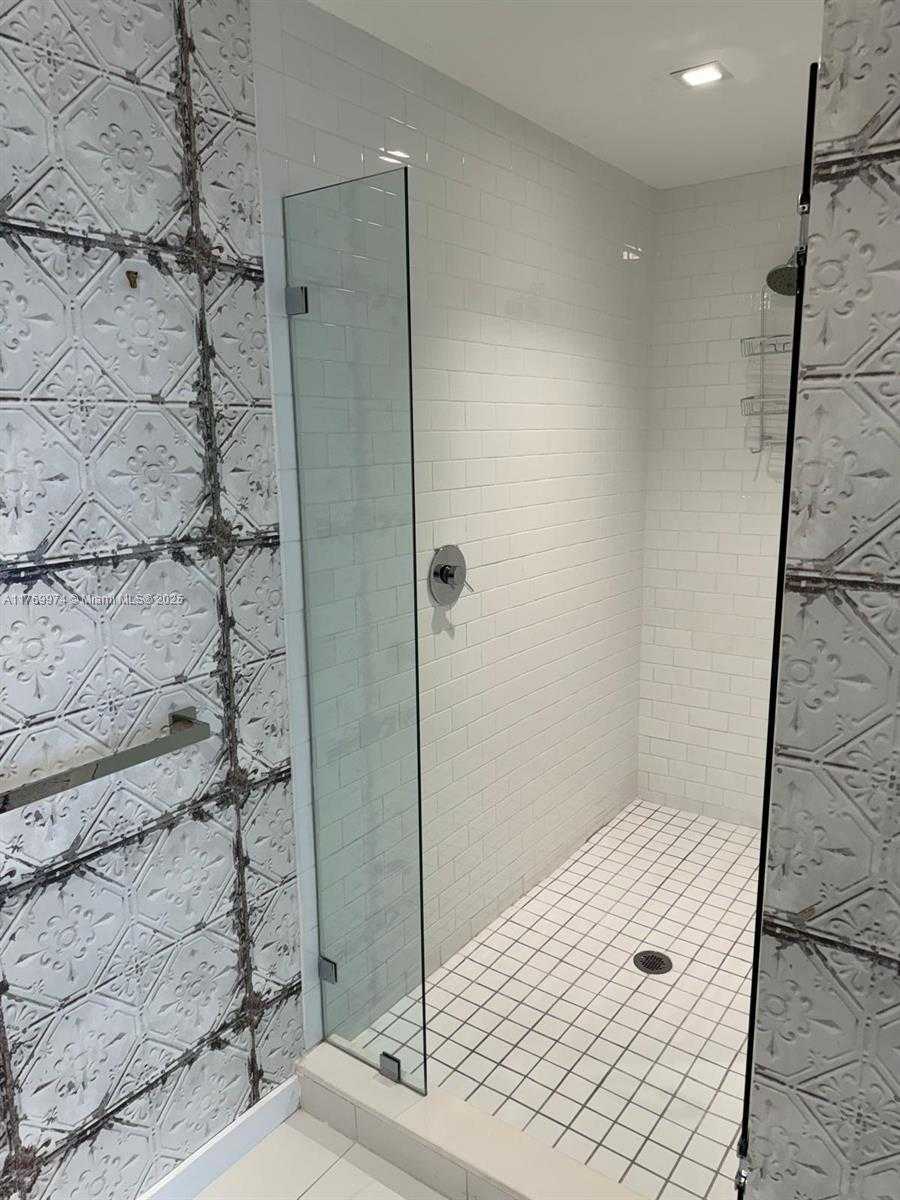 Small Image of 151 SOUTH EAST 1ST ST #1001, Miami Number 24