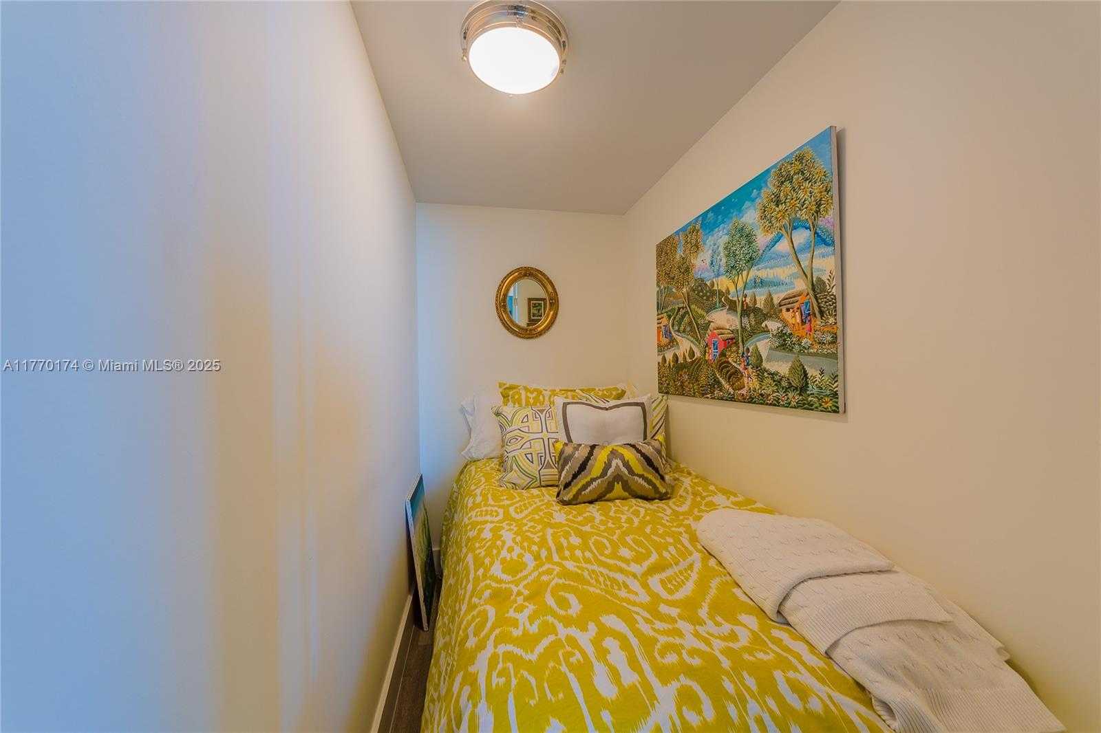 Small Image of 300 SOUTH POINTE DR #809, Miami Beach Number 11