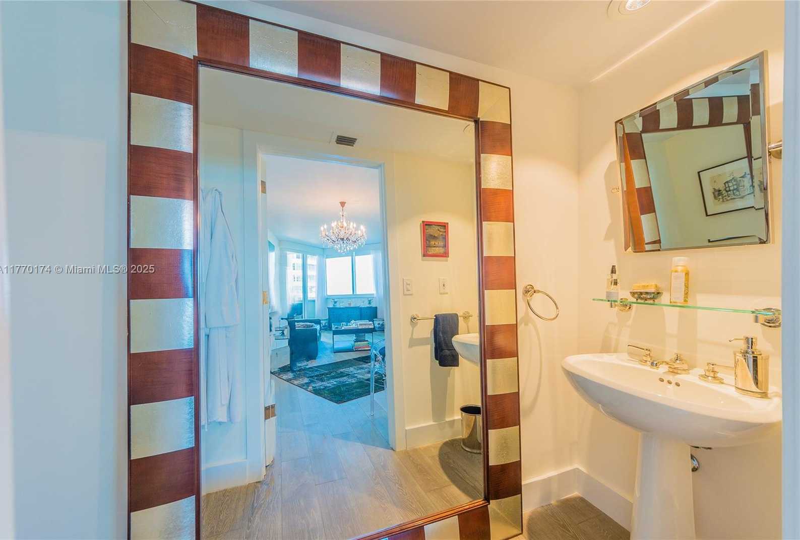 Small Image of 300 SOUTH POINTE DR #809, Miami Beach Number 12