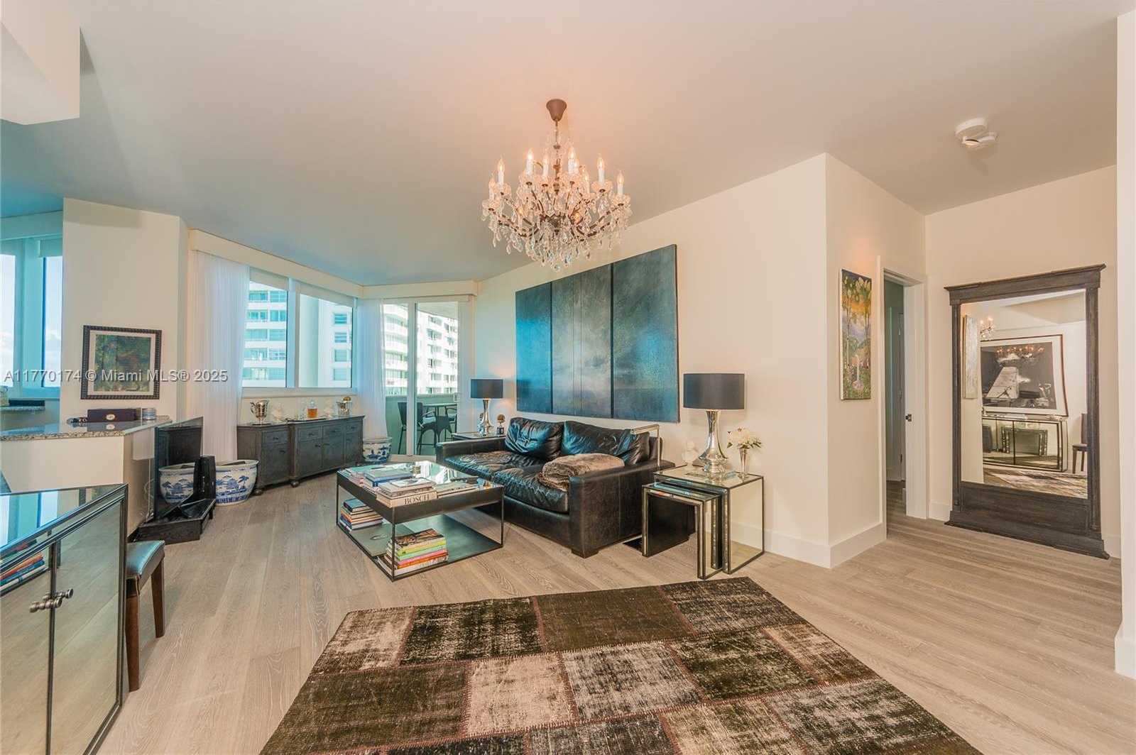 Small Image of 300 SOUTH POINTE DR #809, Miami Beach Number 2