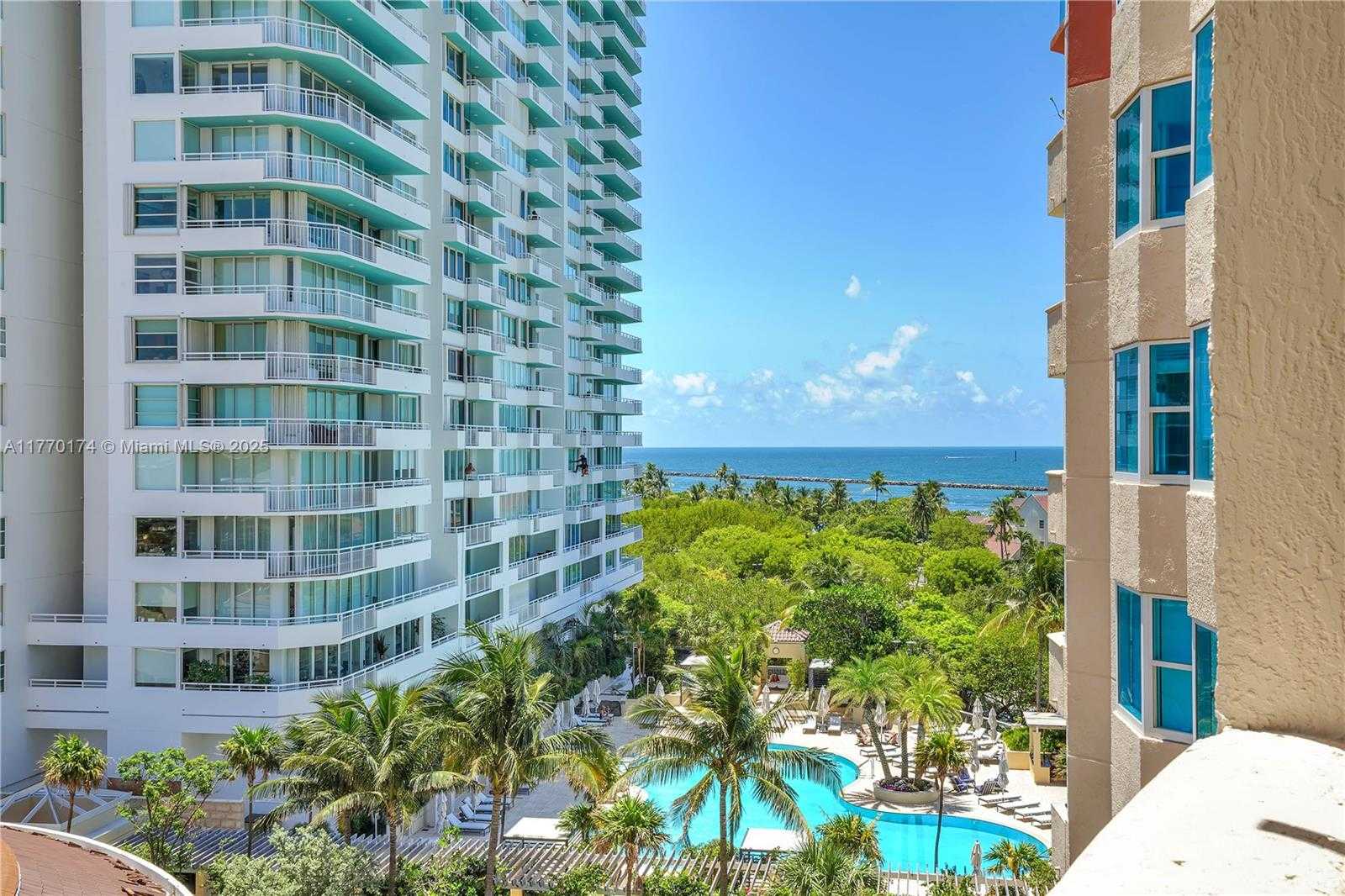 Small Image of 300 SOUTH POINTE DR #809, Miami Beach Number 23