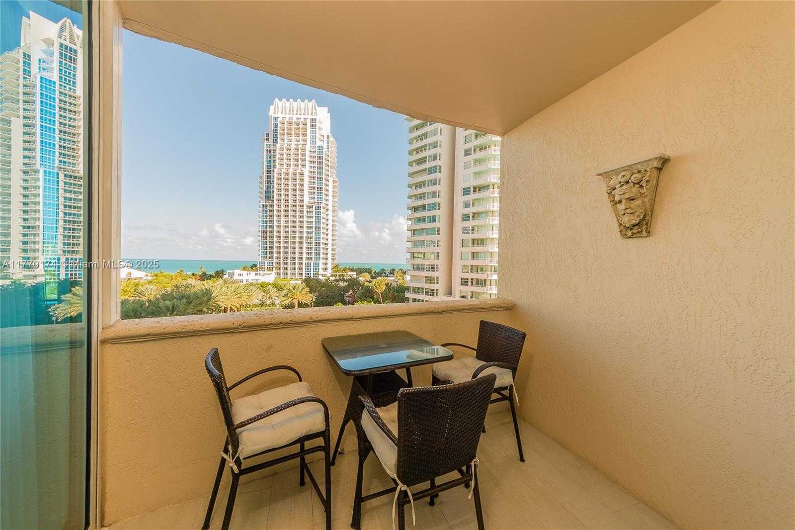 Small Image of 300 SOUTH POINTE DR #809, Miami Beach Number 7