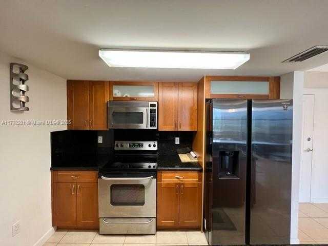 Small Image of 1555 NORTH TREASURE DR #404, North Bay Village Number 10