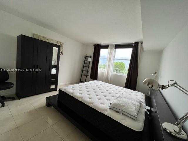 Small Image of 1555 NORTH TREASURE DR #404, North Bay Village Number 13