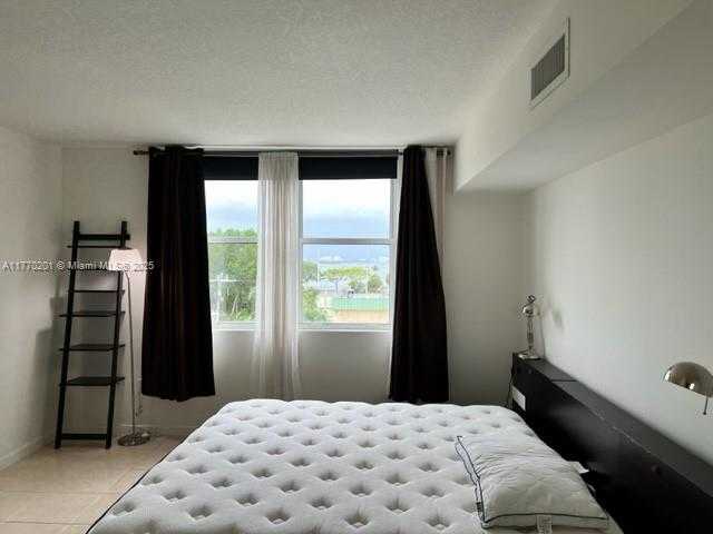 Small Image of 1555 NORTH TREASURE DR #404, North Bay Village Number 14