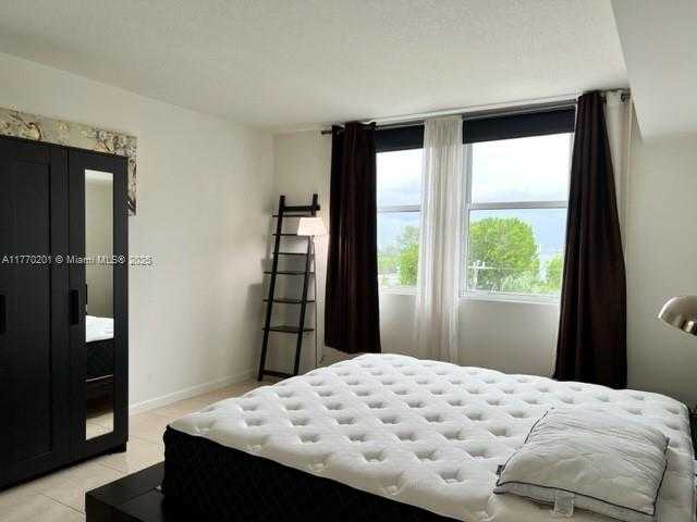 Small Image of 1555 NORTH TREASURE DR #404, North Bay Village Number 15