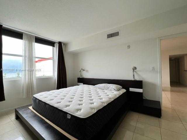 Small Image of 1555 NORTH TREASURE DR #404, North Bay Village Number 19