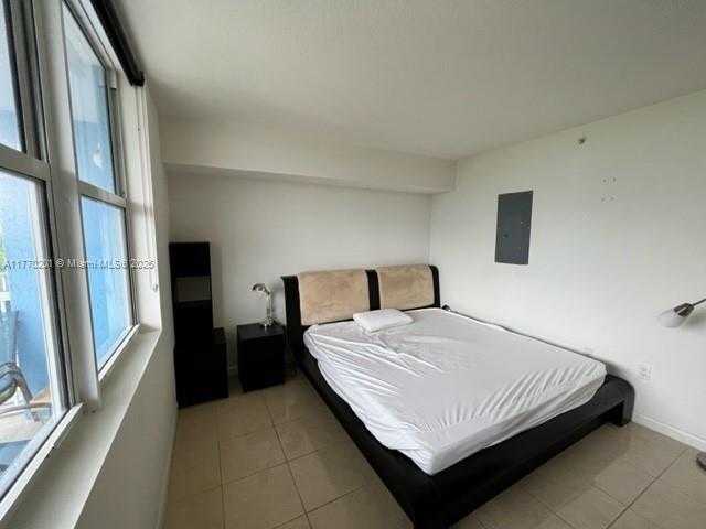 Small Image of 1555 NORTH TREASURE DR #404, North Bay Village Number 20